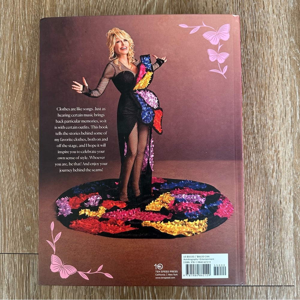 Dolly Parton 'Behind the Seams' Book - Picture 2 of 6